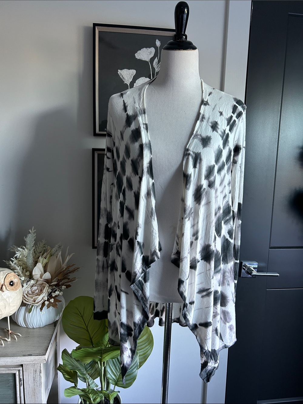 Fun and unique S stretchy Lightweight Black & White Tie-Dye Draped Cardigan